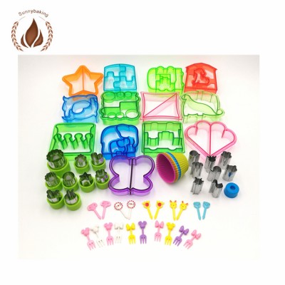 2019 Dinosaur sandwich cutter PP plastic pastry sandwich cutter set for kids