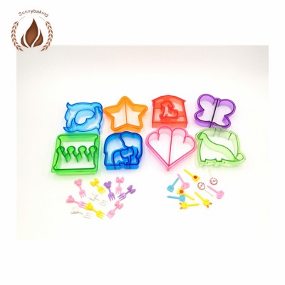 2019 Sandwich cutter Vegetable cutter Fruit fork Children's tableware set  Boy sandwich cutter set