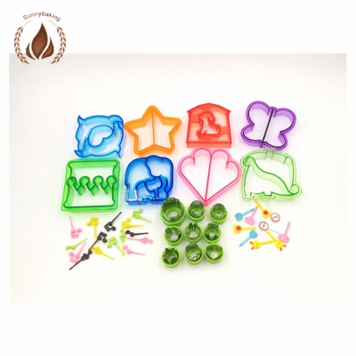 2019 Dinosaur sandwich cutter PP plastic pastry sandwich cutter set for kids